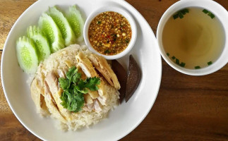 ข้าวมันไก่ แม่ละเอียด คลองข่อย Comida