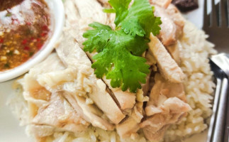 ข้าวมันไก่ แม่ละเอียด คลองข่อย Comida