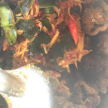 ร้านข้าวแกง ชิ้นเชิญชิม Comida
