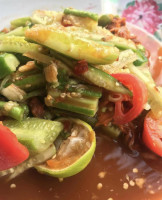 ร้านอาหาร เจ๊หมู ก่ะ น้องรี Comida