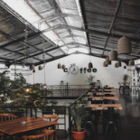 The Bean Garden Coffee And Eatery Dentro