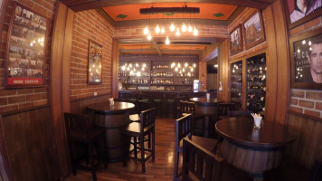 The Irish And Grill Dentro