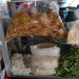 ร้านก๋วยเตี๋ยวเจ๊เขียวลูกชิ้นหมูไพศาลี Comida