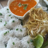 เล็กแหนมเนือง Comida