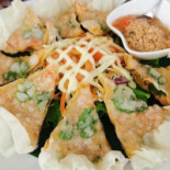 เล็กแหนมเนือง Comida
