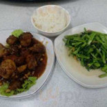 Yī Lóng Gé Wān Shào Zú Fēng Wèi Cān Tīng Comida