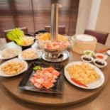 Liú Jiā Suān Bái Cài Huǒ Guō Comida