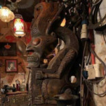 Junk Cafe Dentro