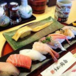 うまい Yì Kān Shí Juàn Zhī Diàn Comida