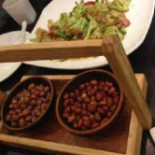 Lǔ Xī Nán Lǎo Pái Fāng Tè Sè Cān Tīng Tǐ Yù Guǎn Diàn Comida