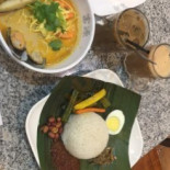 Fù Yuán Chá Cān Shì Dì Yī Guó Jì Diàn Comida