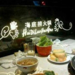Hǎi Dǐ Lāo Huǒ Guō Cháo Huì Diàn Comida