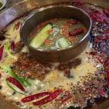 Chóng Qìng Xiǎo Lóng Kǎn Yuán Wèi Huǒ Guō Comida