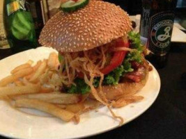 New York Style Steak And Burger Comida