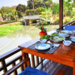 ห้องอาหารไม้แก้ว food