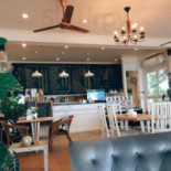 คาเฟ่ เดวา Dentro