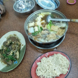 Yáng Jiā Shāo Kǎo Tǔ Chǎn Yáng Ròu Lú Comida