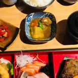 Yú Cǎi Shí Lìng Liào Lǐ inside