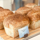 Real Bread Cafe Dentro