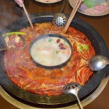 Chóng Qìng Xiǎo Lóng Kǎn Yuán Wèi Huǒ Guō Comida