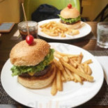 New York Style Steak And Burger Comida
