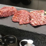 Qiān Wū Niú Shāo Ròu J's Yuàn Comida