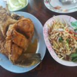 เจ๊ผึ้งซีฟู้ด Dentro