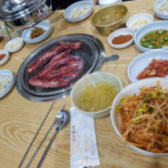 봄의마을 Comida
