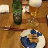 Zhí Bǎn Jū Jiǔ Wū Yī Fú Comida