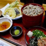 Hè Huá Bō Jī Wū food