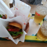 モスバーガー Shàng Wěi Shì Mín Tǐ Yù Guǎn Qián Diàn Comida