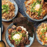 Jiǎ Fěi Zhī Hǔ Shāo Ròu Jǐng Shì Zhèng Diàn Comida