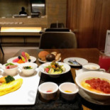 Huā Shuǐ Mù Rì Shì Cān Tīng Táo Xǐ Háng Kōng Chéng Jiǔ Diàn Comida