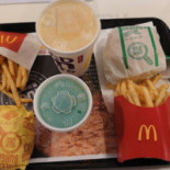 マクドナルド àn Hé Tián Jī Shàng Diàn Comida