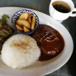 ん Comida