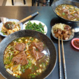 Zhāng Jiā Chuān Wèi Niú Ròu Miàn Shí Guǎn Comida