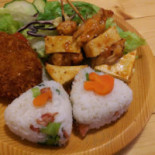 Yī Zhí Shì Qíng Tiān Comida
