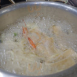 굴이랑새우랑 Dentro