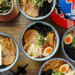Nán Zi Hàn Lā Miàn Shí Táng Yǒng Chūn Diàn Comida