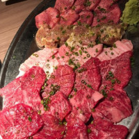 Ròu と Rì Běn Jiǔ Gǔ Zhōng Diàn Comida