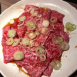 Ròu と Rì Běn Jiǔ Gǔ Zhōng Diàn Comida