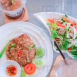 ลาเต้ริมน้ำ Comida