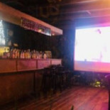Castaway Pub Comida