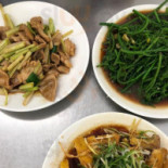 Rì Yuè Tán Fù Yuán Xiǎo Chī Cān Tīng Dentro