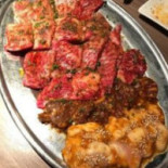 Ròu と Rì Běn Jiǔ Gǔ Zhōng Diàn Comida