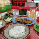 Ayam Goreng Mulyani food