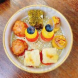 Yuán·kā Fēi Quán Rì Zhì Cān Tīng Shēn Zhèn Dà Méi Shā Jīng Jī Zhōu Jì Dù Jiǎ Jiǔ Diàn Comida