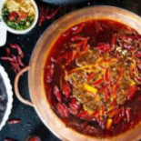Wèi Shǔ Wú Lǎo Huǒ Guō （hé Píng Diàn） Comida