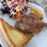 คาเฟ่ ใบบัว Comida