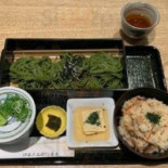 Yī Téng Jiǔ Yòu Wèi Mén Yǔ Zhì Běn Diàn Comida
